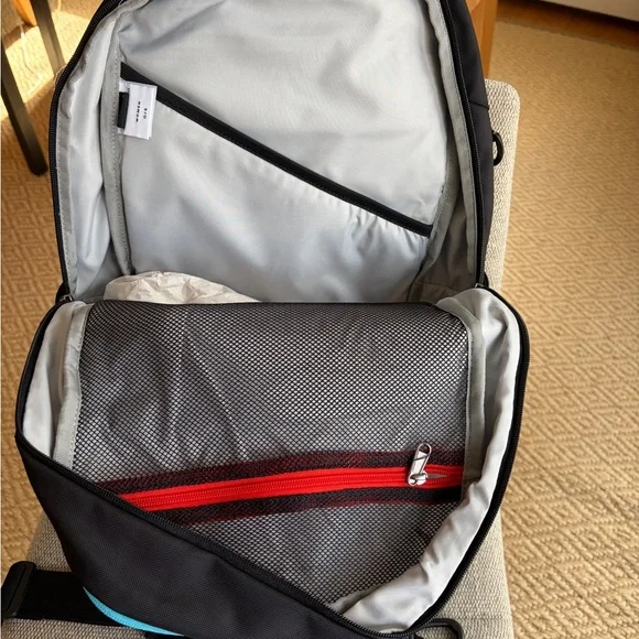 NWT Sherpani Tote Backpack Camden Black with Colorful Accents - Picture 6 of 9